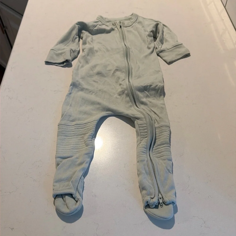 Goumi footie / pajama, very light greenish blue / teal